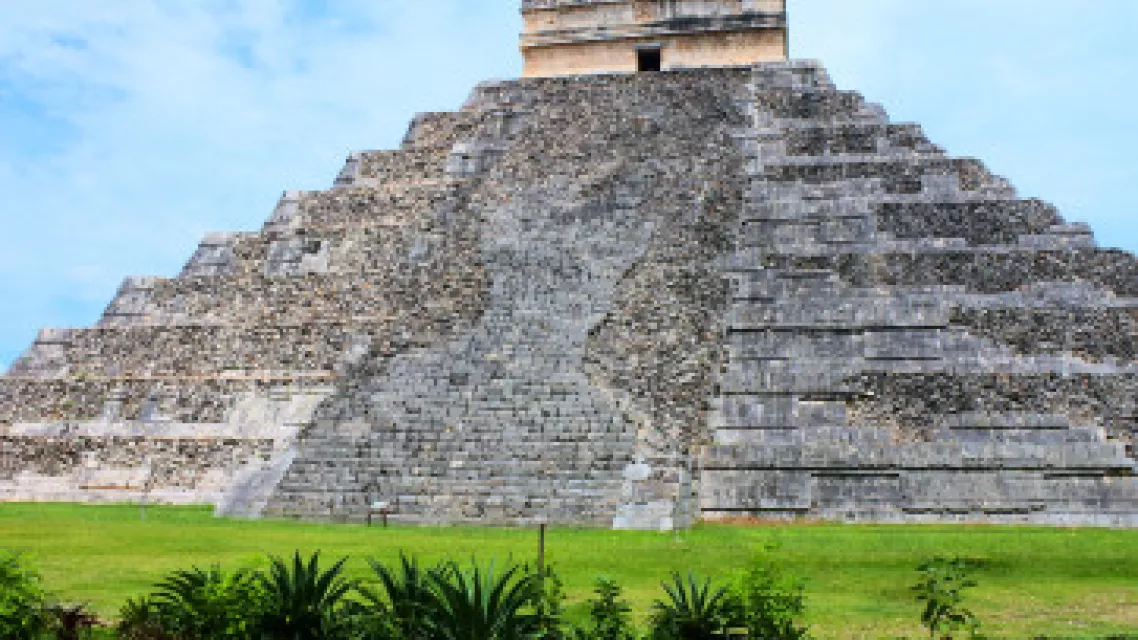 2-Les-monuments-et-lieux-incontournables-a-Cancun-Chichen-itza-push--c26d603.jpg