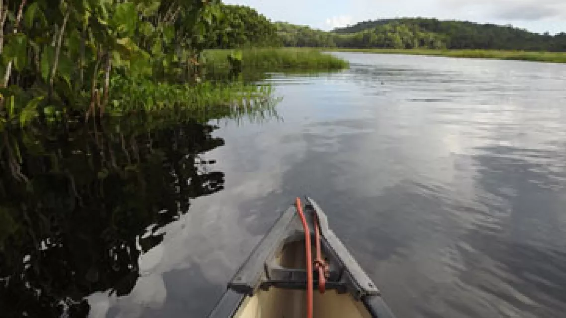 Faire-de-la-pirogue-sur-le-fleuve-Maroni.jpg