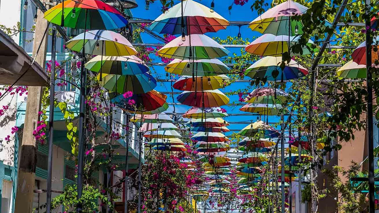 La calle de los paraguas en Puerto Plata, República Dominicana