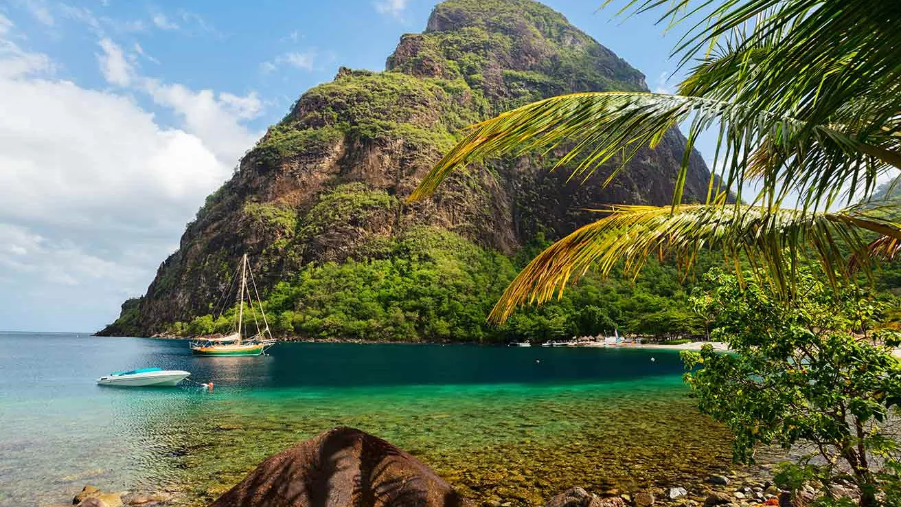 Belle vue sur la montagne du Petit Piton sur l&#039;île de Sainte-Lucie