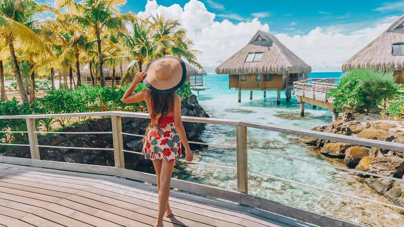 Villas de bungalows sur l&#039;eau de la station de Tahiti à Bora Bora