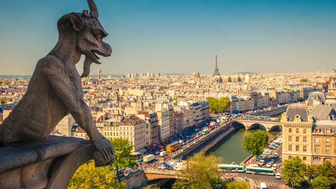 Gargoyle sur la cathédrale Notre-Dame de Paris