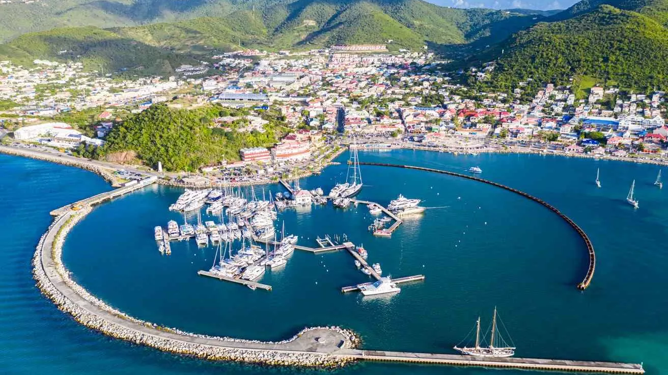 Vue aérienne de la marina de Marigot à Saint-Martin