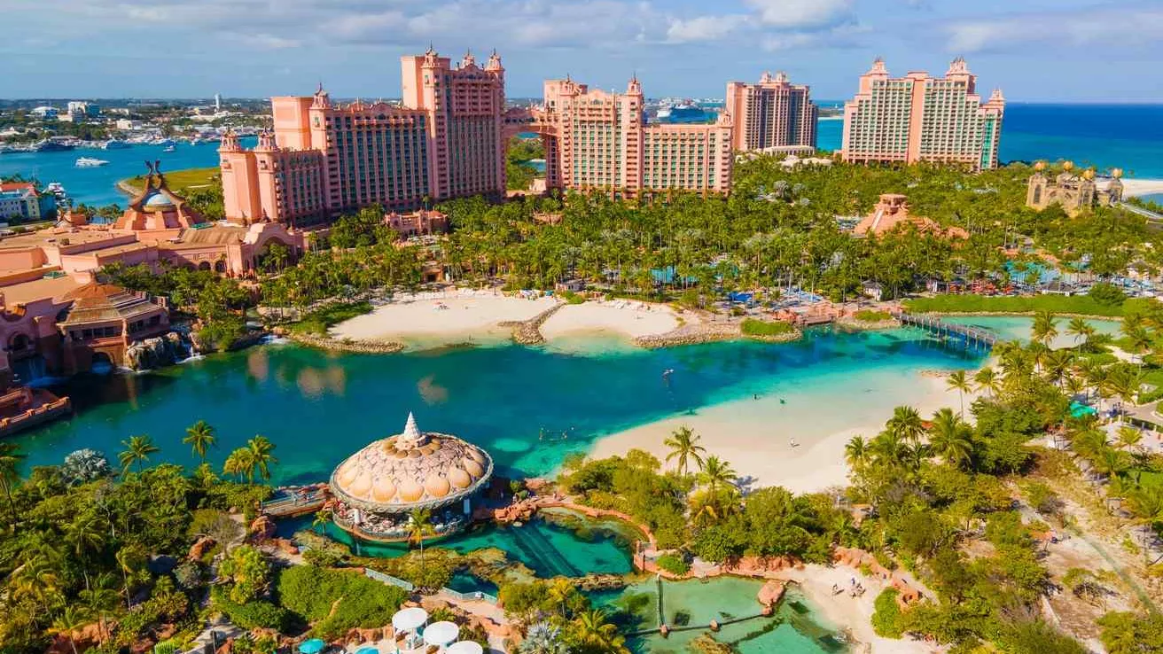 Vue aérienne de Paradise Beach à Paradise Island aux Bahamas