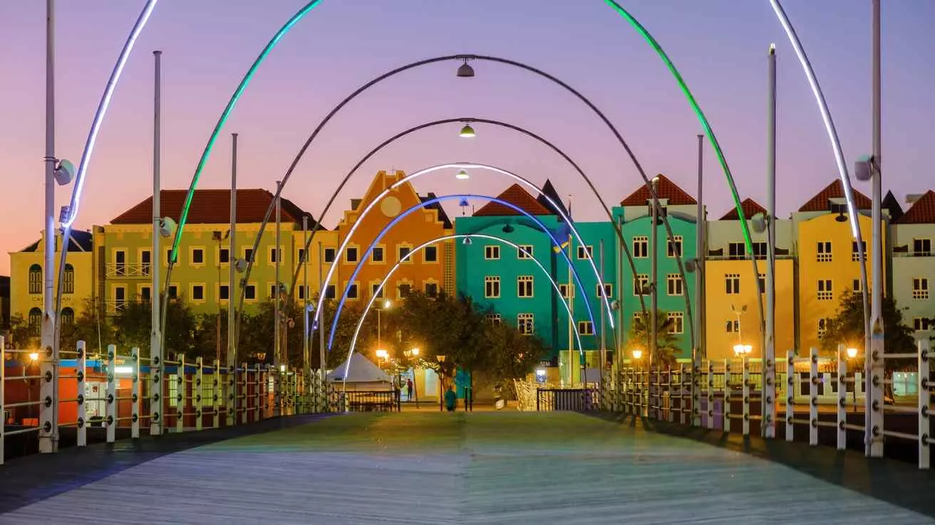 Bâtiments colorés à Willemstad à Curacao