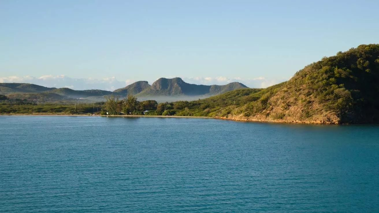 Côte tropicale de l&#039;île d&#039;Antigua