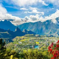 La ville de Cilaos au Cirque de Cilaos, île de la Réunion