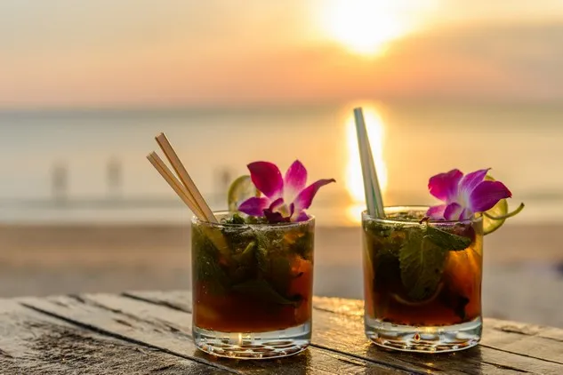 Mojitos en face du coucher de soleil