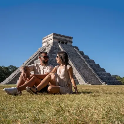 Couple ) Chichen Itza