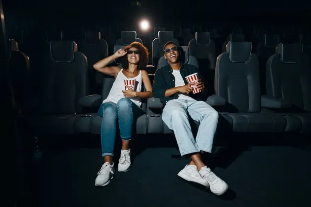 Couple au cinéma 