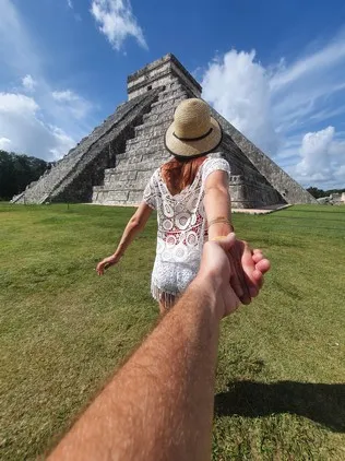 Femme allant vers Chichen Itza