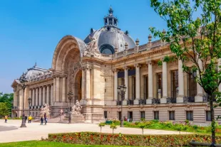 Petit palais au printemps, Paris, France