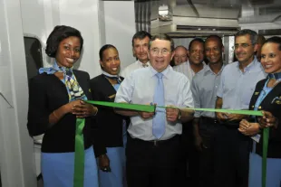 Photo de Jean-Paul Dubreuil avec équipages Air Caraïbes