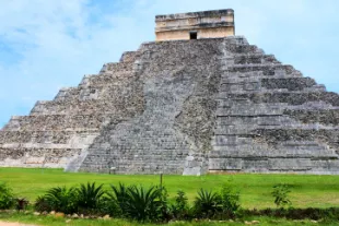 2-Les-monuments-et-lieux-incontournables-a-Cancun-Chichen-itza-push--c26d603.jpg